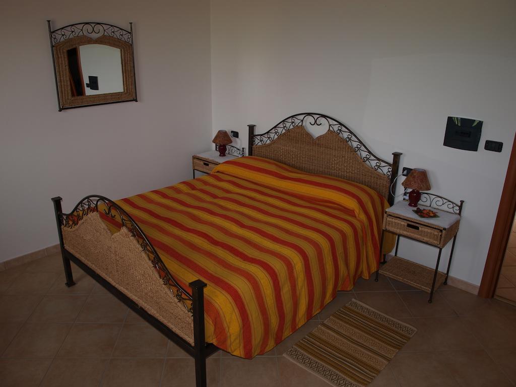 Casa Casti Bed and Breakfast Sant'Antonio de Santadi Værelse billede
